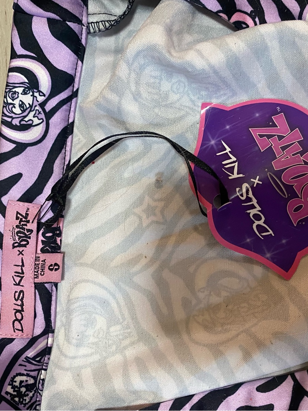 Dolls Kill x Bratz Wild At Heart Satin Robe- NWT - Picture 9 of 13